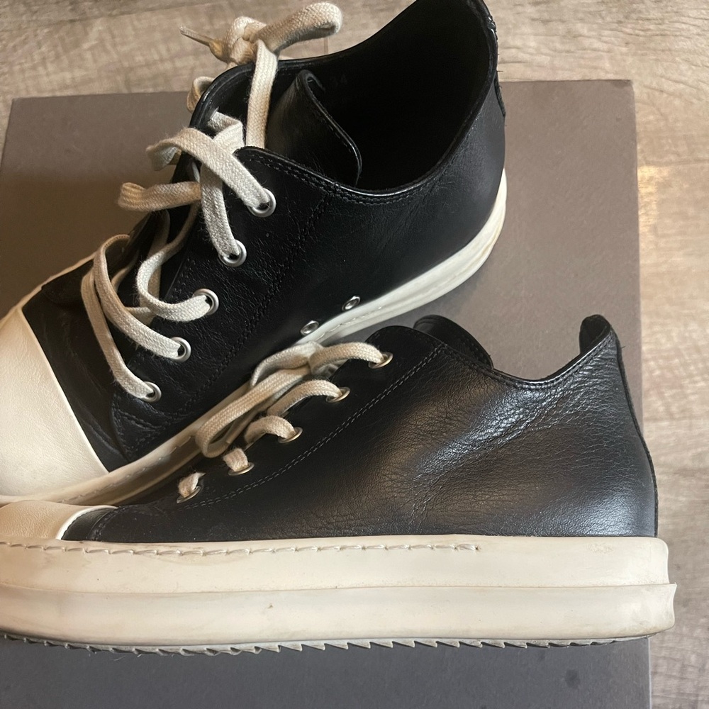Kids casual sneakers